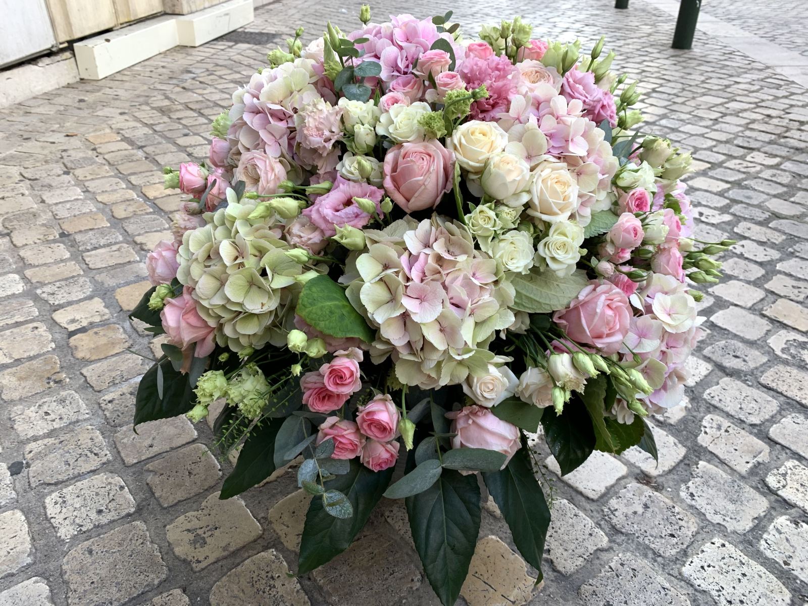 Coussin de fleurs pour deuil à Orléans